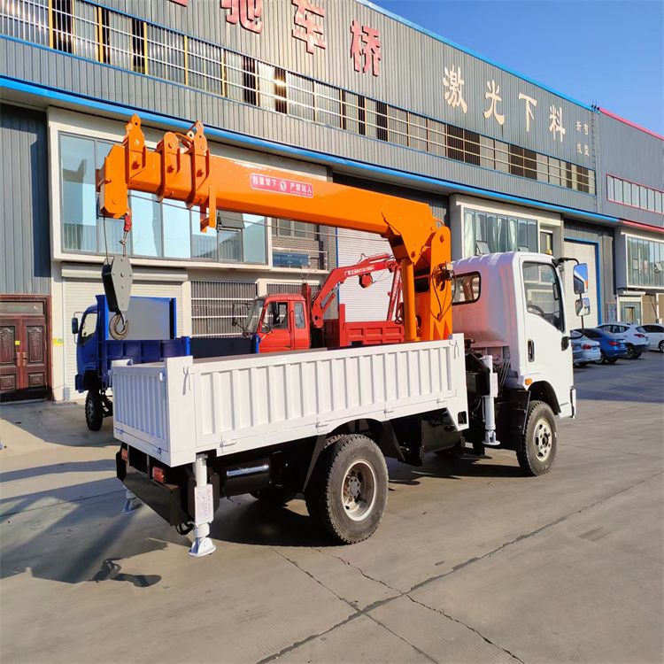 山西省三轮随车吊定制 农用改装机自备吊中瑞长期出售